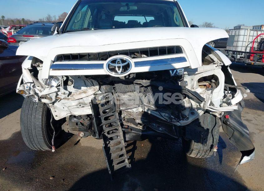 Photo 10 of 2005 Toyota Sequoia SR5 V8 (VIN 5TDZT34A85S255793)