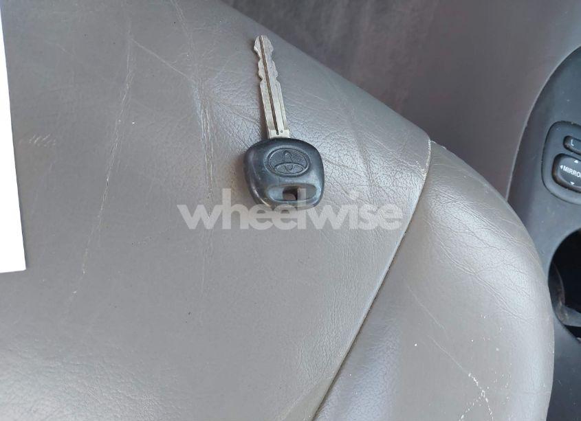 Photo 11 of 2005 Toyota Sequoia SR5 V8 (VIN 5TDZT34A85S255793)