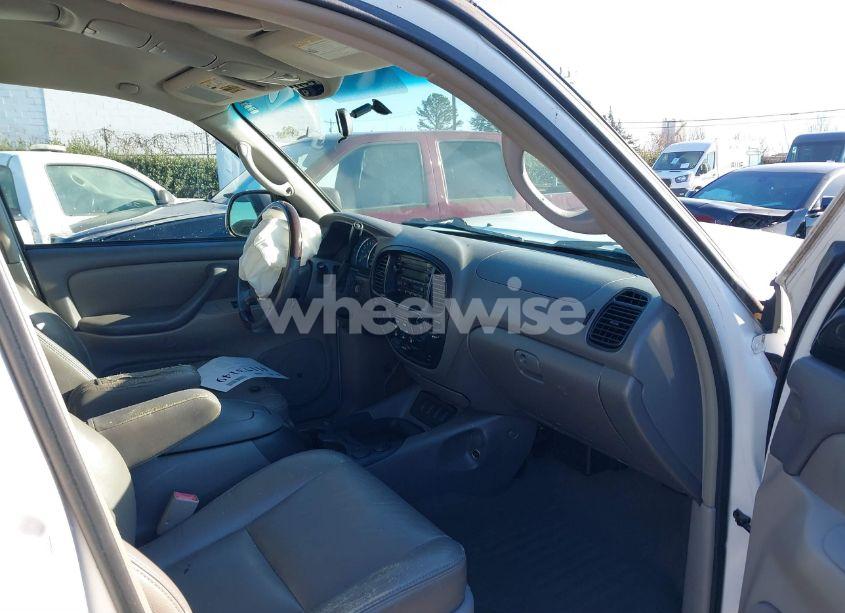 Photo 5 of 2005 Toyota Sequoia SR5 V8 (VIN 5TDZT34A85S255793)