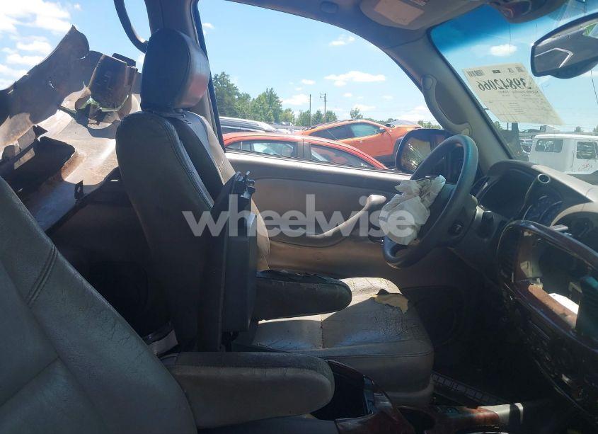 Photo 5 of 2005 Toyota Sequoia SR5 V8 (VIN 5TDZT34A85S258788)