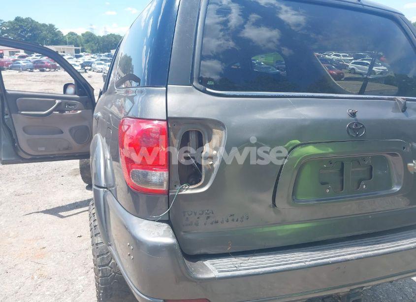 Photo 6 of 2005 Toyota Sequoia SR5 V8 (VIN 5TDZT34A85S258788)