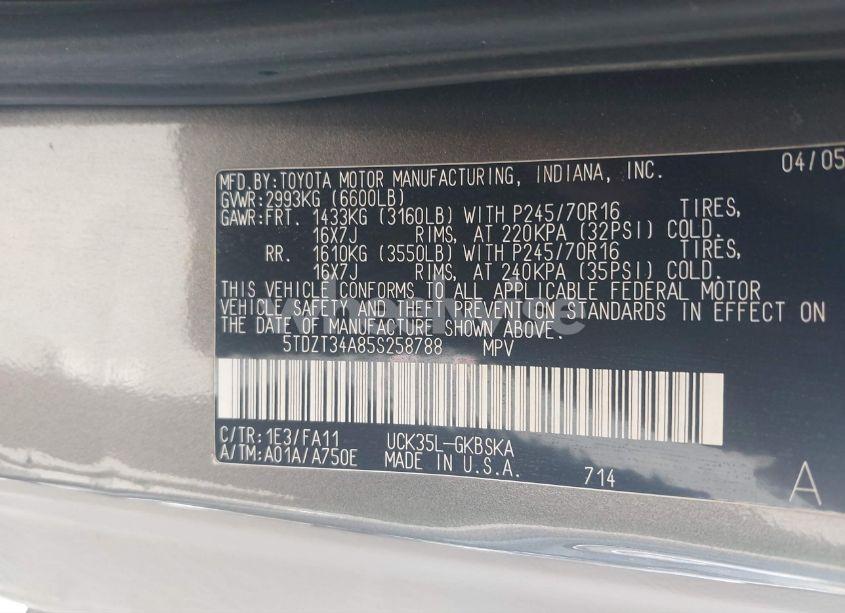 Photo 9 of 2005 Toyota Sequoia SR5 V8 (VIN 5TDZT34A85S258788)