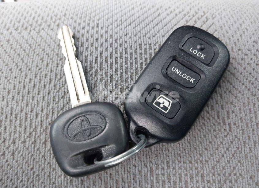 Photo 11 of 2006 Toyota Sequoia SR5 V8 (VIN 5TDZT34A86S279237)