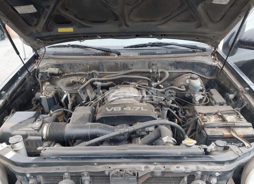 Photo 10 of 2002 Toyota Sequoia SR5 V8 (VIN 5TDZT34A92S122584)