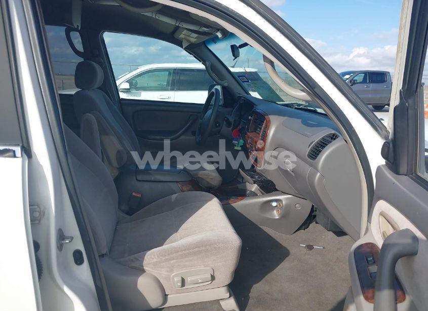 Photo 5 of 2003 Toyota Sequoia SR5 V8 (VIN 5TDZT34A93S148880)