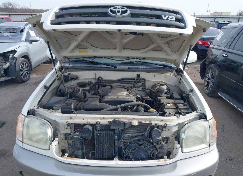 Photo 10 of 2003 Toyota Sequoia SR5 V8 (VIN 5TDZT34A93S151472)