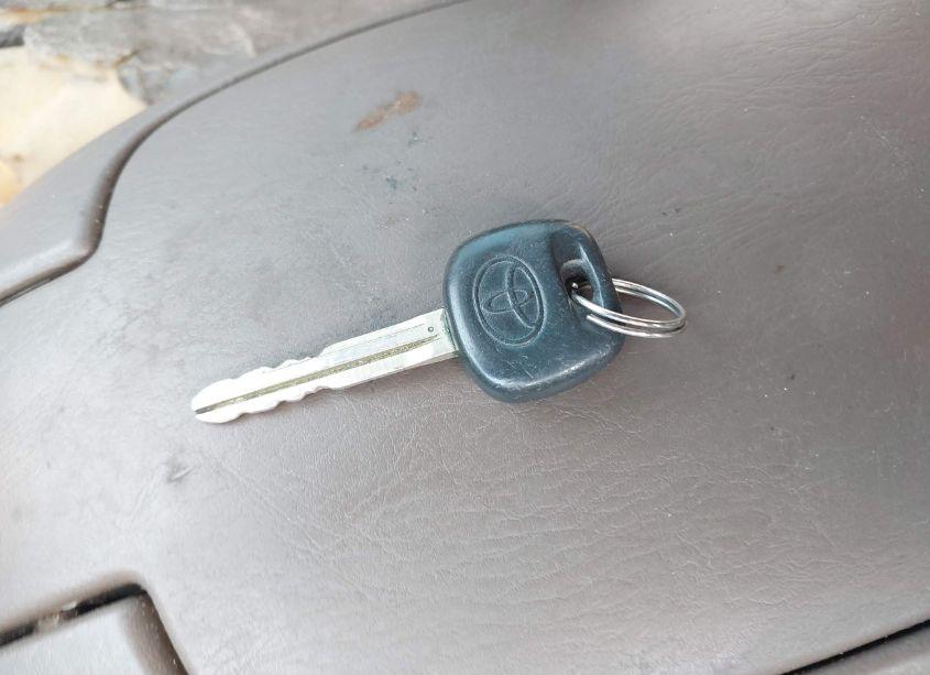 Photo 11 of 2003 Toyota Sequoia SR5 V8 (VIN 5TDZT34A93S151472)