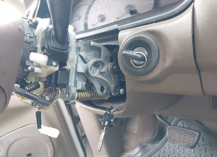 Photo 6 of 2003 Toyota Sequoia SR5 V8 (VIN 5TDZT34A93S151472)