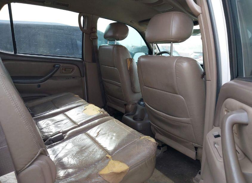 Photo 8 of 2003 Toyota Sequoia SR5 V8 (VIN 5TDZT34A93S151472)