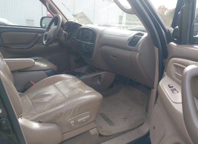 Photo 5 of 2004 Toyota Sequoia SR5 V8 (VIN 5TDZT34A94S208528)