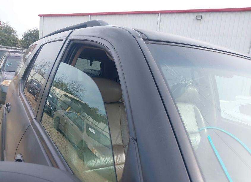 Photo 6 of 2004 Toyota Sequoia SR5 V8 (VIN 5TDZT34A94S208528)