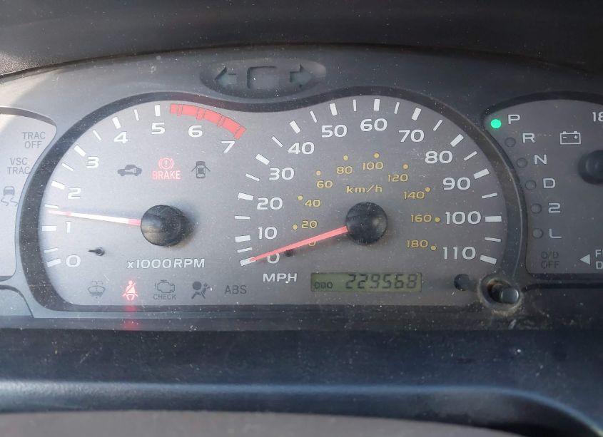 Photo 7 of 2004 Toyota Sequoia SR5 V8 (VIN 5TDZT34A94S208528)