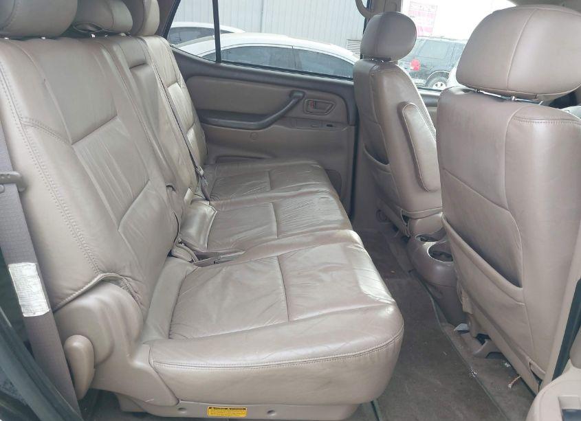 Photo 8 of 2004 Toyota Sequoia SR5 V8 (VIN 5TDZT34A94S208528)