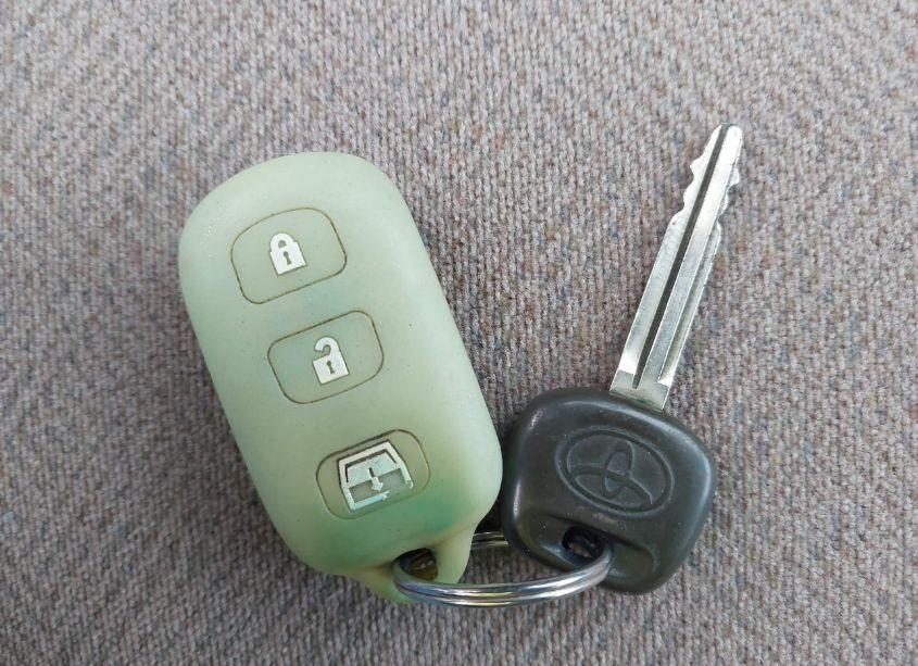 Photo 11 of 2004 Toyota Sequoia SR5 V8 (VIN 5TDZT34A94S209159)