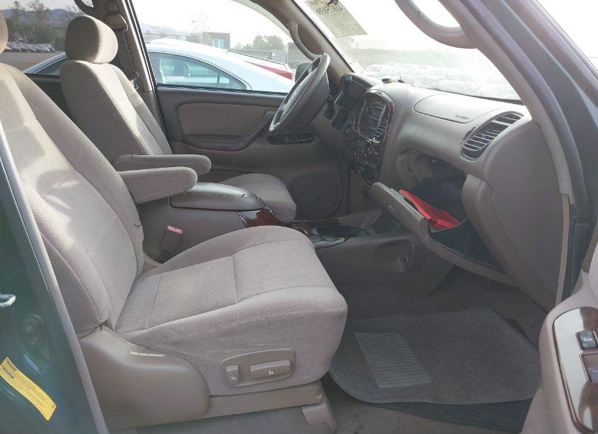 Photo 5 of 2004 Toyota Sequoia SR5 V8 (VIN 5TDZT34A94S209159)