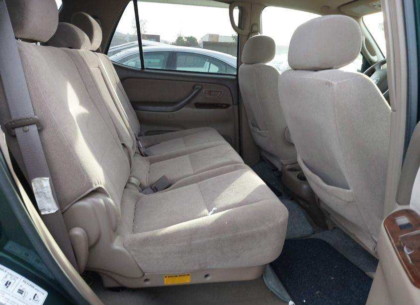 Photo 8 of 2004 Toyota Sequoia SR5 V8 (VIN 5TDZT34A94S209159)