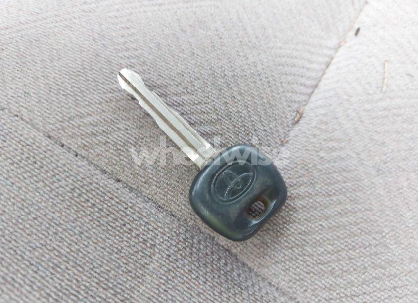 Photo 11 of 2004 Toyota Sequoia SR5 V8 (VIN 5TDZT34A94S209646)