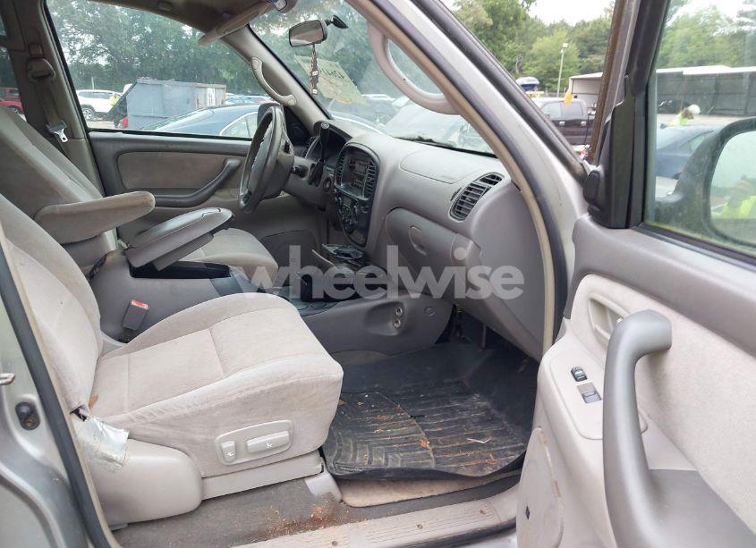 Photo 5 of 2004 Toyota Sequoia SR5 V8 (VIN 5TDZT34A94S209646)