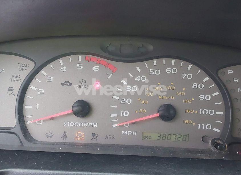 Photo 7 of 2004 Toyota Sequoia SR5 V8 (VIN 5TDZT34A94S209646)