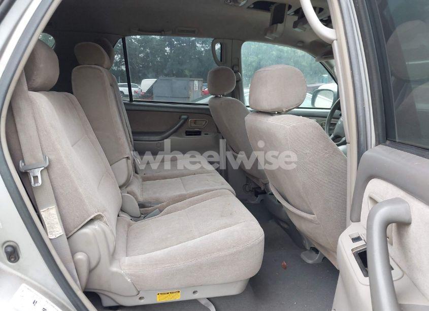 Photo 8 of 2004 Toyota Sequoia SR5 V8 (VIN 5TDZT34A94S209646)