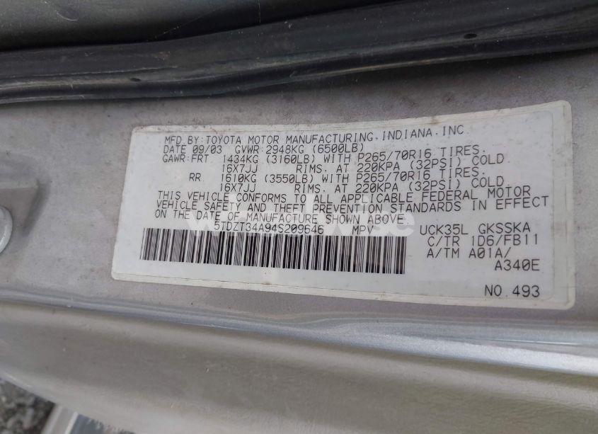 Photo 9 of 2004 Toyota Sequoia SR5 V8 (VIN 5TDZT34A94S209646)