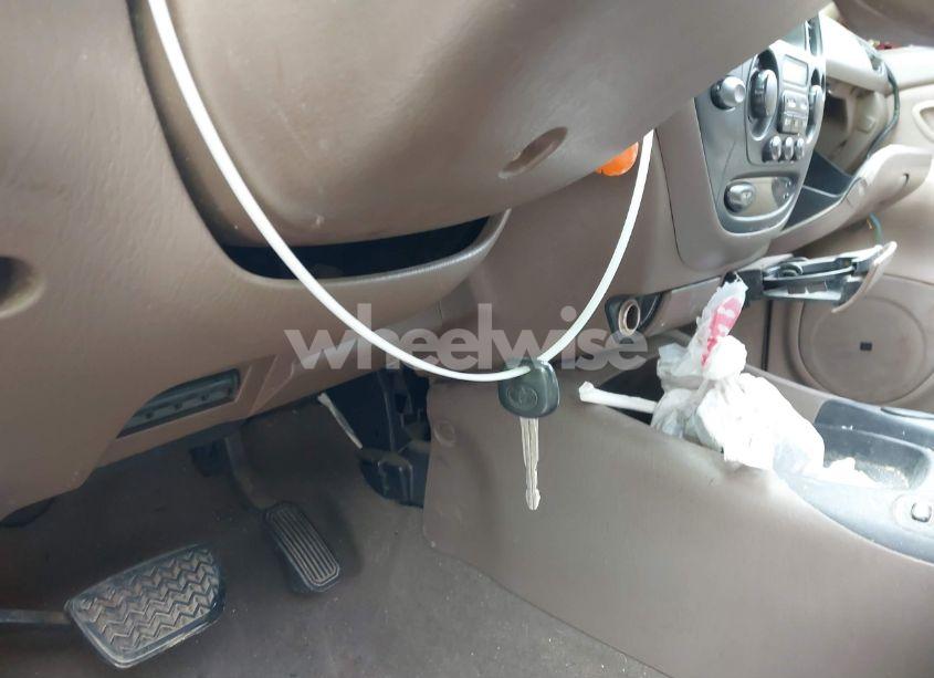 Photo 11 of 2004 Toyota Sequoia SR5 V8 (VIN 5TDZT34A94S228441)