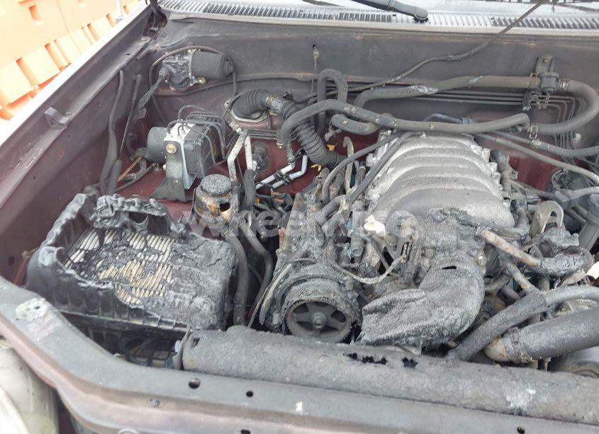 Photo 6 of 2004 Toyota Sequoia SR5 V8 (VIN 5TDZT34A94S228441)