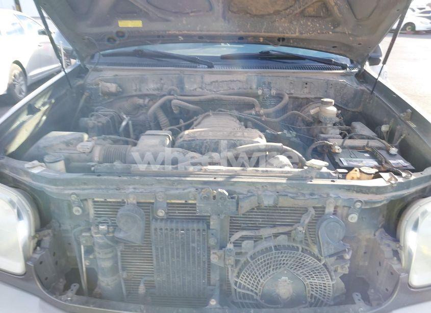 Photo 10 of 2004 Toyota Sequoia SR5 V8 (VIN 5TDZT34A94S230576)