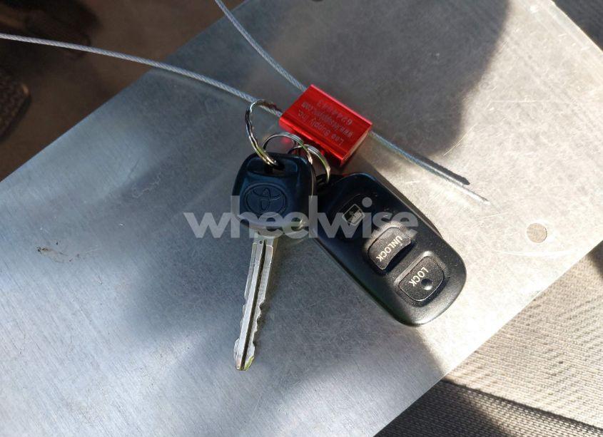 Photo 11 of 2004 Toyota Sequoia SR5 V8 (VIN 5TDZT34A94S230576)