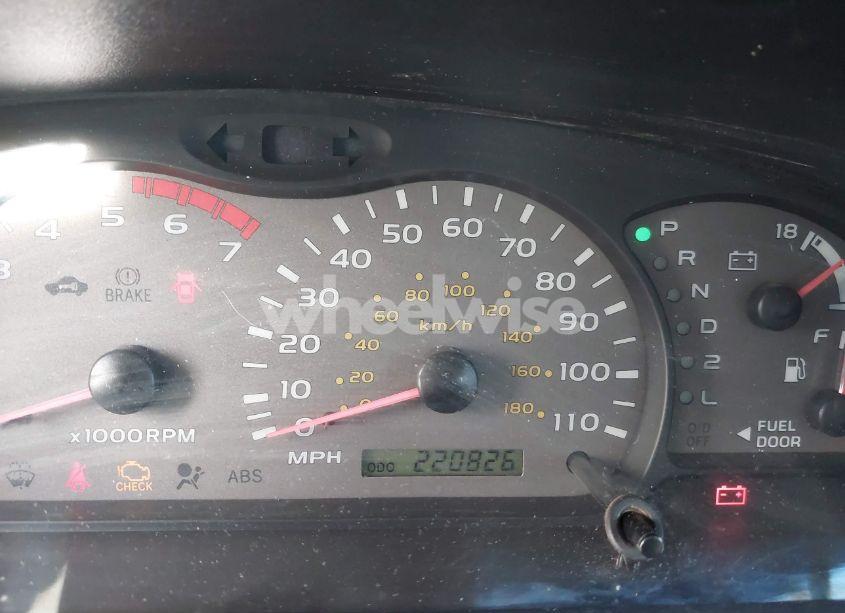Photo 7 of 2004 Toyota Sequoia SR5 V8 (VIN 5TDZT34A94S230576)