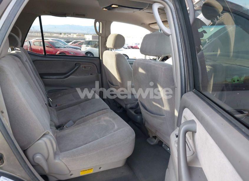 Photo 8 of 2004 Toyota Sequoia SR5 V8 (VIN 5TDZT34A94S230576)