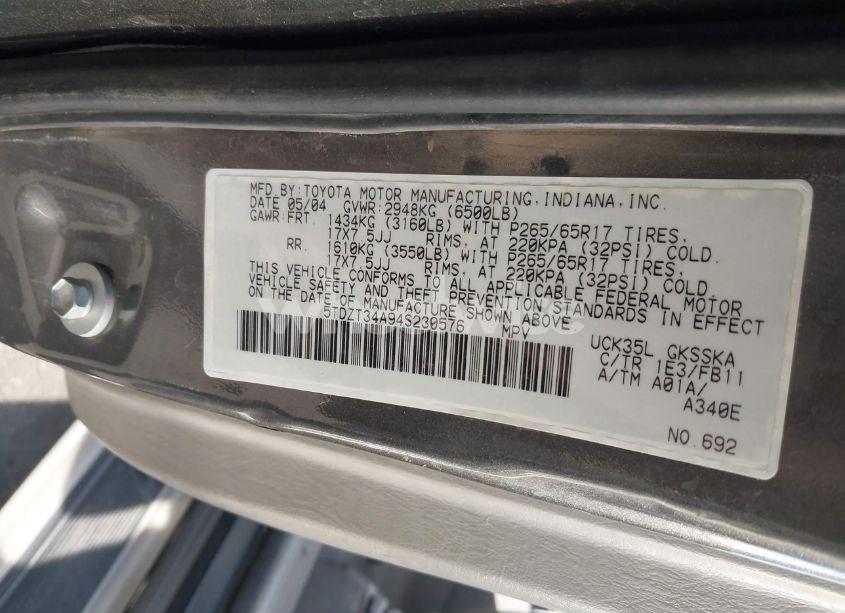 Photo 9 of 2004 Toyota Sequoia SR5 V8 (VIN 5TDZT34A94S230576)