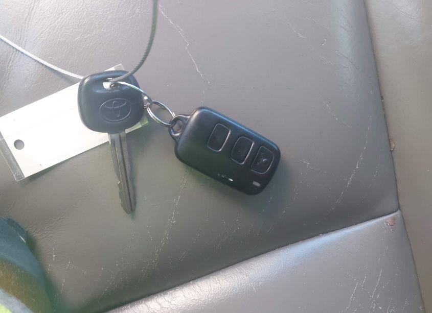 Photo 11 of 2005 Toyota Sequoia SR5 V8 (VIN 5TDZT34A95S247640)