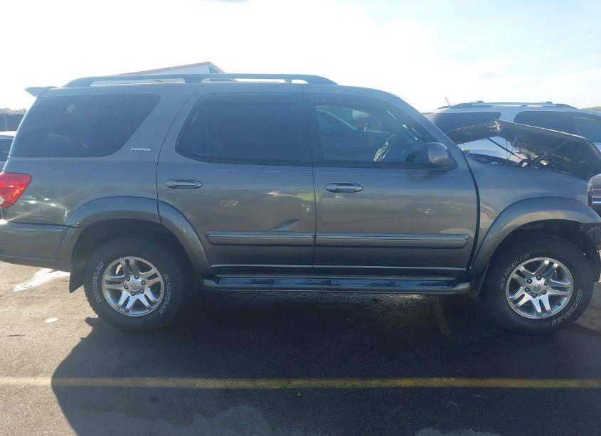 Photo 14 of 2005 Toyota Sequoia SR5 V8 (VIN 5TDZT34A95S247640)