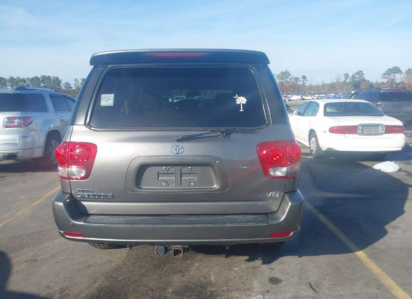 Photo 17 of 2005 Toyota Sequoia SR5 V8 (VIN 5TDZT34A95S247640)