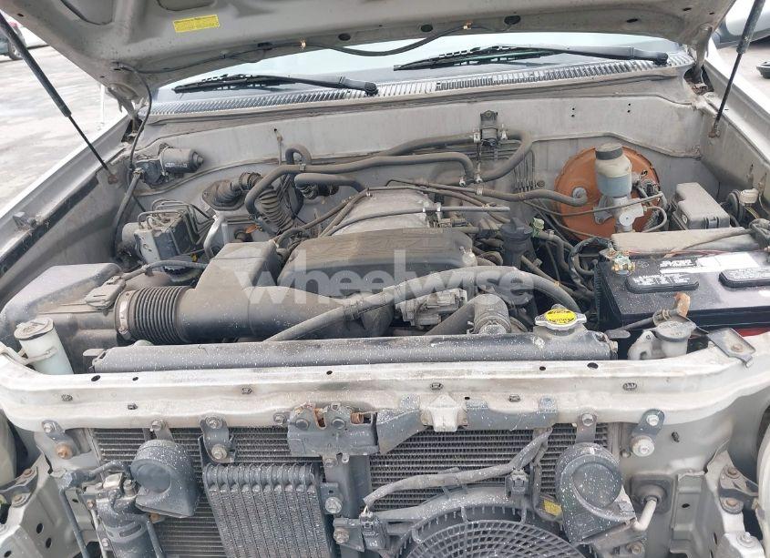 Photo 10 of 2001 Toyota Sequoia SR5 V8 (VIN 5TDZT34AX1S042371)