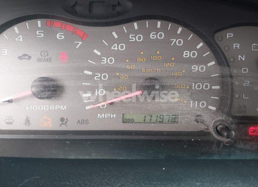 Photo 7 of 2001 Toyota Sequoia SR5 V8 (VIN 5TDZT34AX1S042371)