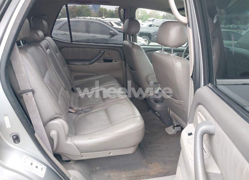 Photo 8 of 2001 Toyota Sequoia SR5 V8 (VIN 5TDZT34AX1S042371)