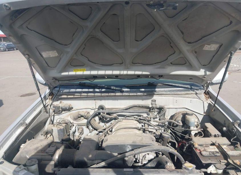 Photo 10 of 2002 Toyota Sequoia SR5 (VIN 5TDZT34AX2S086579)