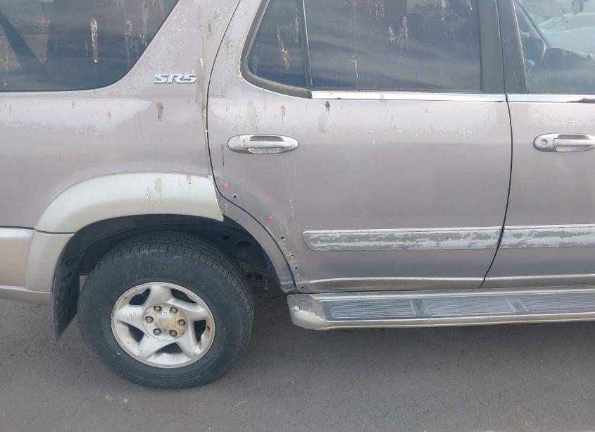 Photo 6 of 2002 Toyota Sequoia SR5 (VIN 5TDZT34AX2S086579)