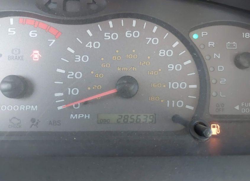 Photo 7 of 2002 Toyota Sequoia SR5 (VIN 5TDZT34AX2S086579)