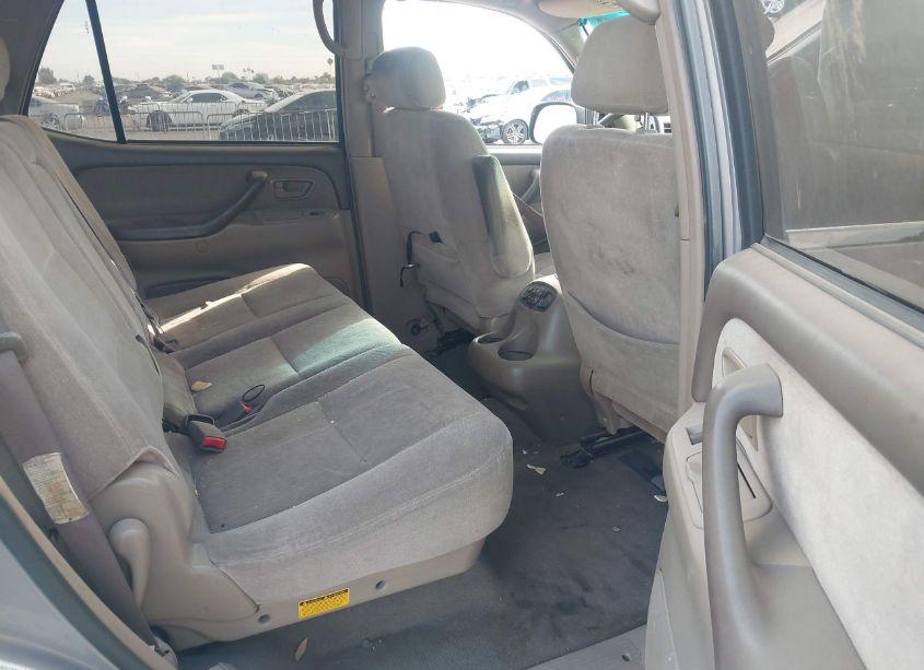 Photo 8 of 2002 Toyota Sequoia SR5 (VIN 5TDZT34AX2S086579)