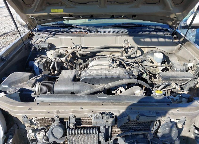 Photo 10 of 2002 Toyota Sequoia SR5 V8 (VIN 5TDZT34AX2S099039)