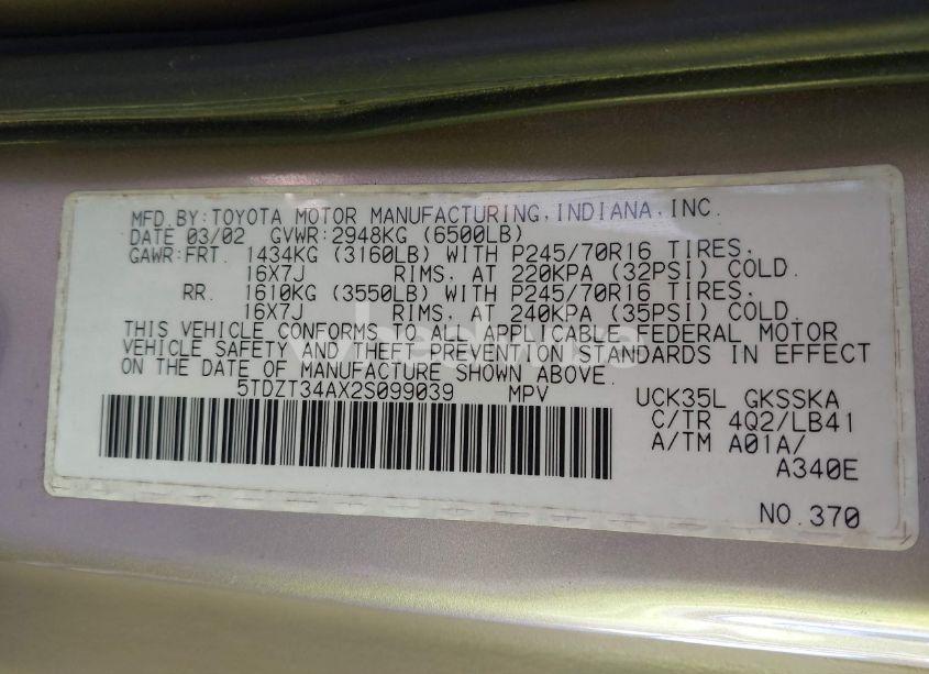 Photo 9 of 2002 Toyota Sequoia SR5 V8 (VIN 5TDZT34AX2S099039)