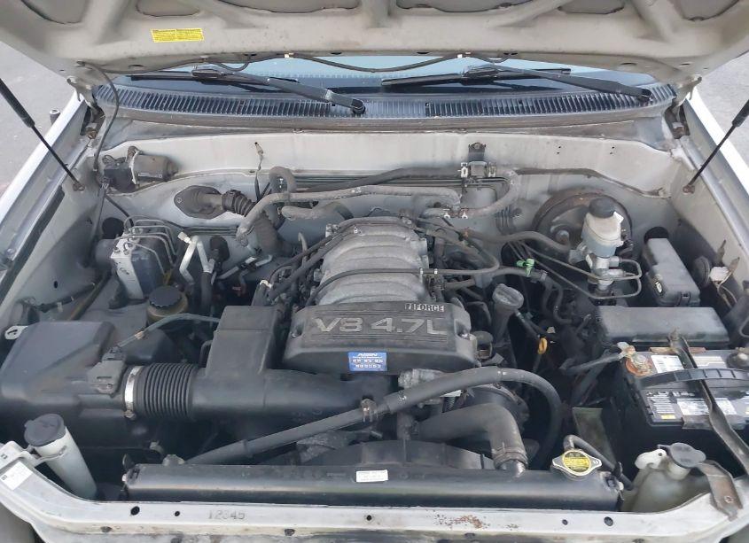 Photo 10 of 2002 Toyota Sequoia SR5 V8 (VIN 5TDZT34AX2S116258)