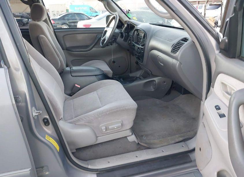 Photo 5 of 2002 Toyota Sequoia SR5 V8 (VIN 5TDZT34AX2S116258)