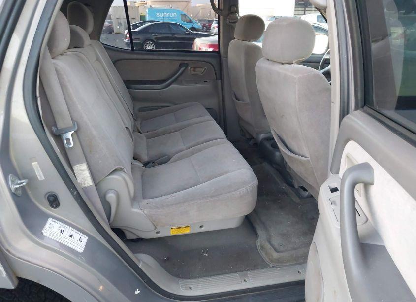 Photo 8 of 2002 Toyota Sequoia SR5 V8 (VIN 5TDZT34AX2S116258)