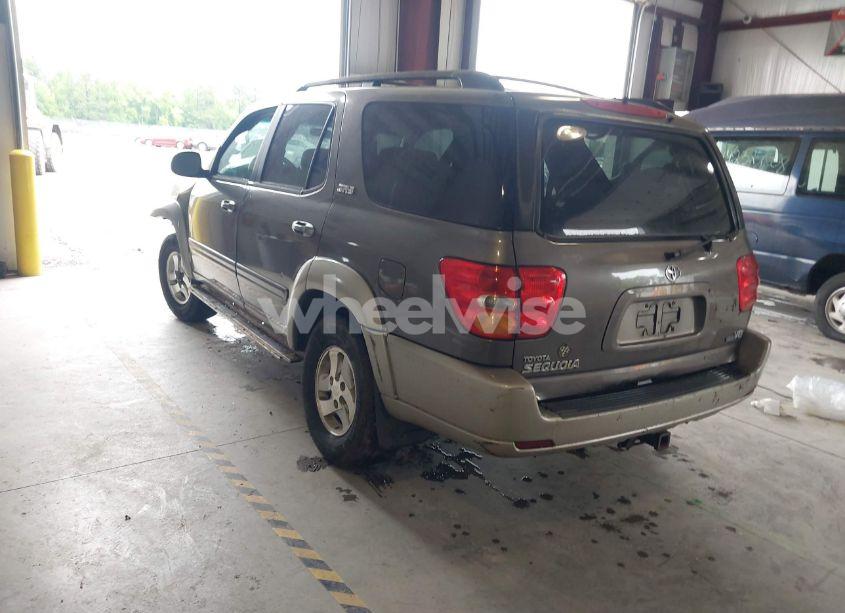 Photo 3 of 2003 Toyota Sequoia SR5 V8 (VIN 5TDZT34AX3S138908)