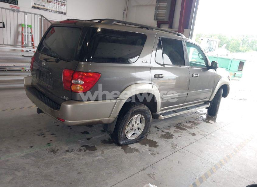 Photo 4 of 2003 Toyota Sequoia SR5 V8 (VIN 5TDZT34AX3S138908)