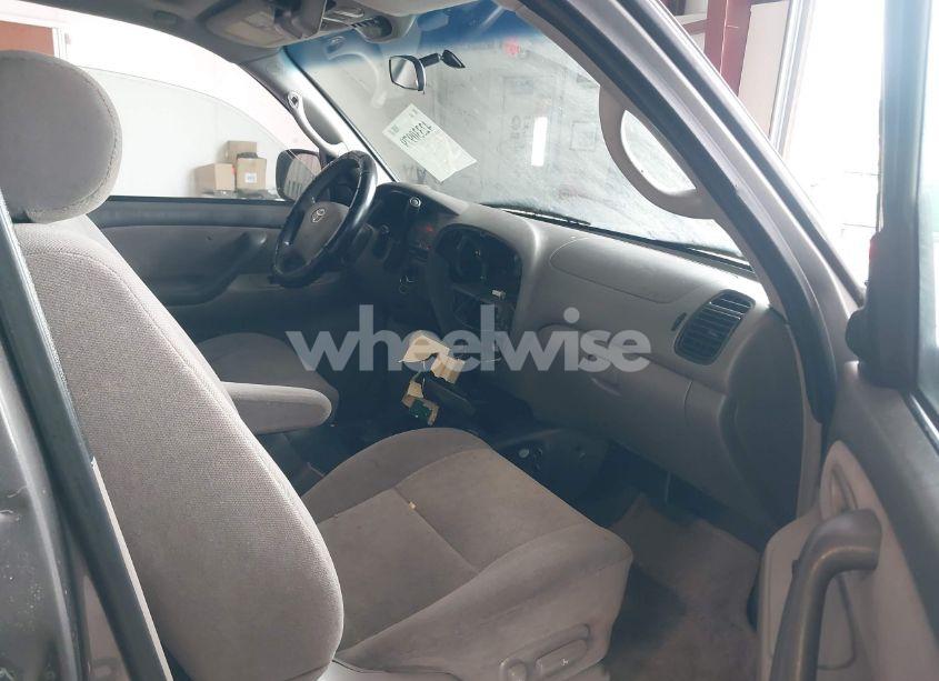 Photo 5 of 2003 Toyota Sequoia SR5 V8 (VIN 5TDZT34AX3S138908)